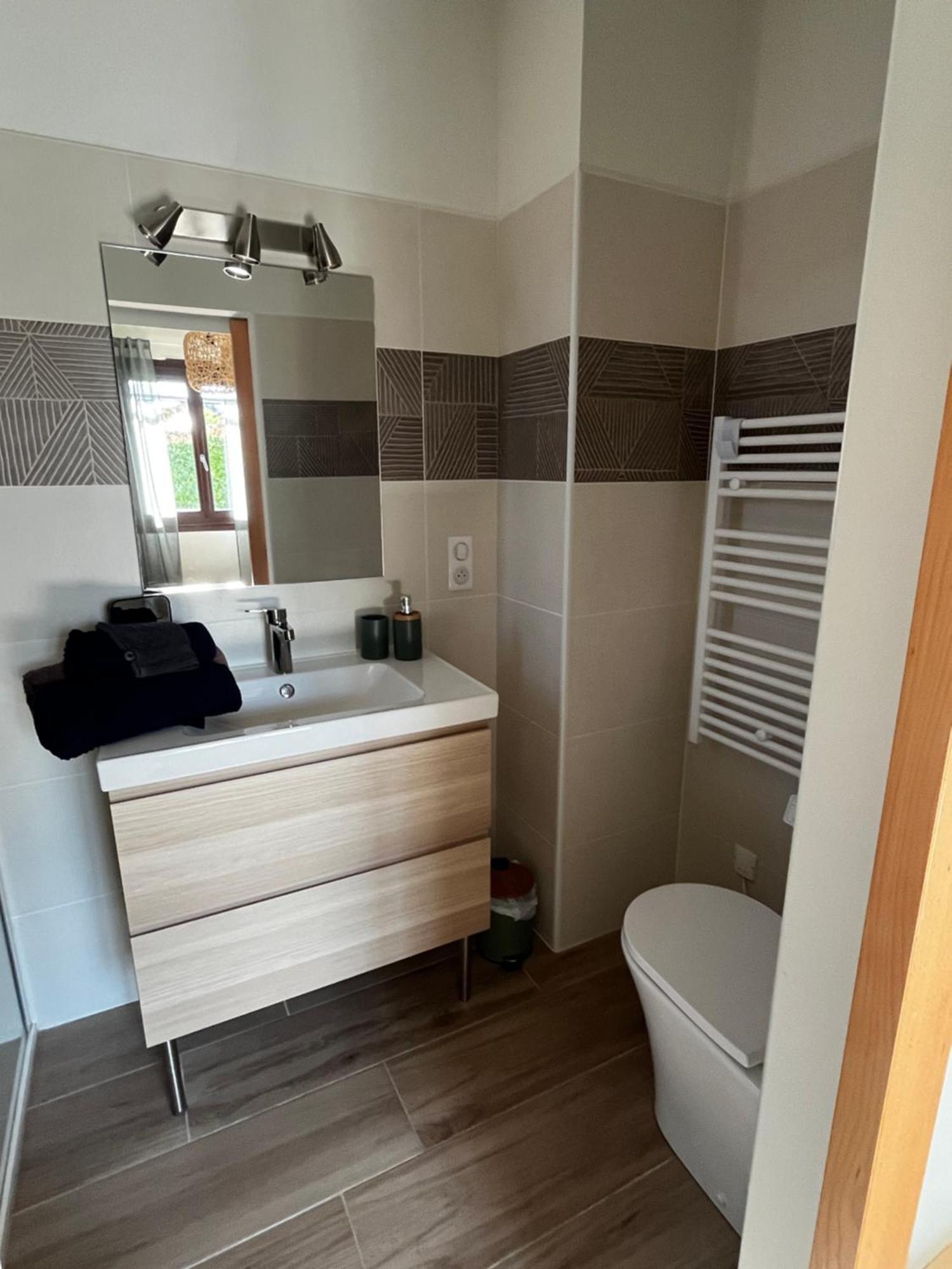 Bed and Breakfast Les Voyages De Louison Lavardac Esterno foto
